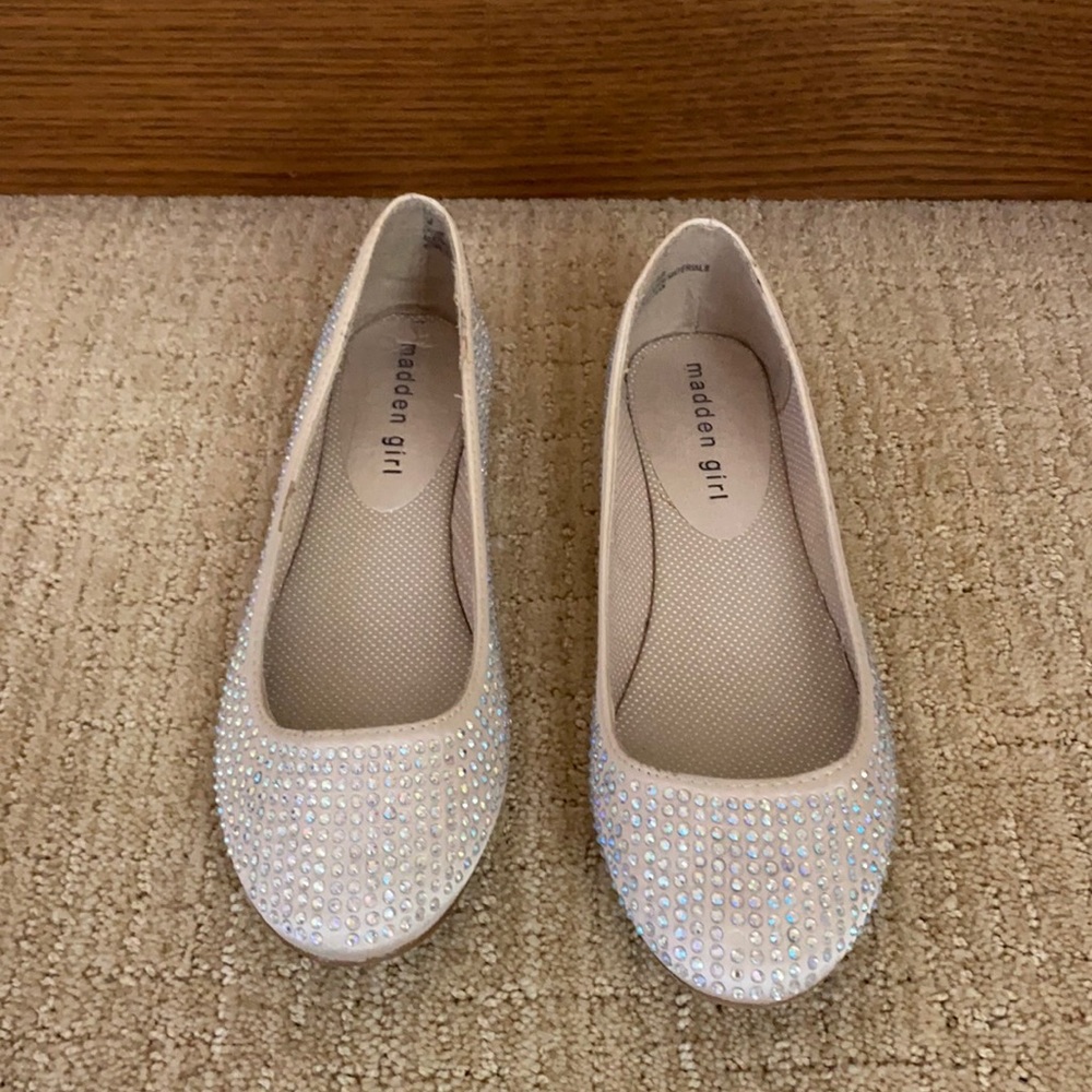 ✨ madden girl Tazzor flats with crystals